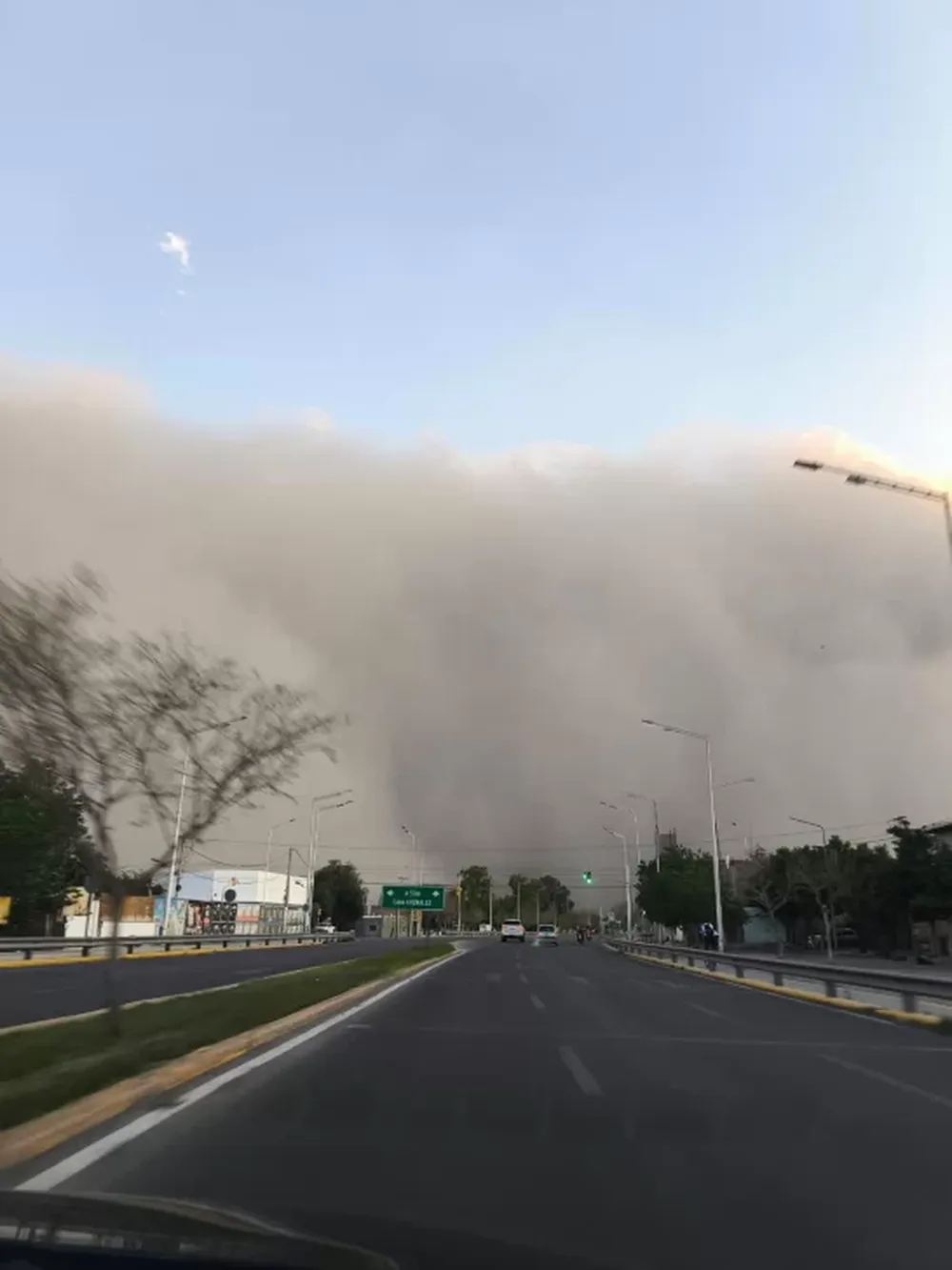 Una tormenta de arena: los impactantes videos de la llegada del viento Sur a San Juan