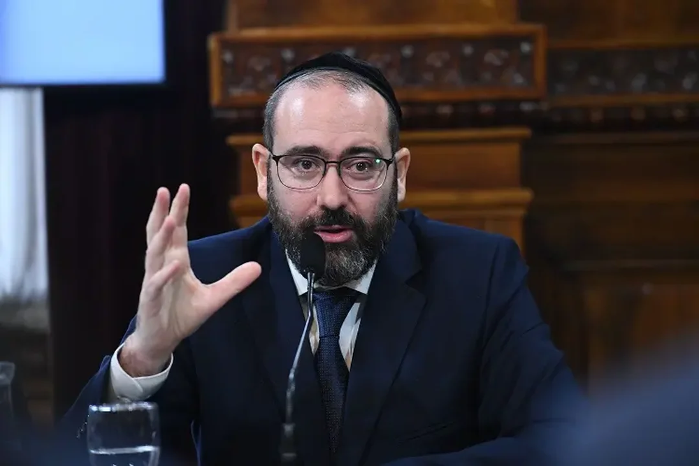 Axel Wahnish, embajador argentino en Israel confirmó que hay 200 turistas argentinos varados tras el cierre del cielo por riesgo de sufrir ataques iraníes con misiles.&nbsp;