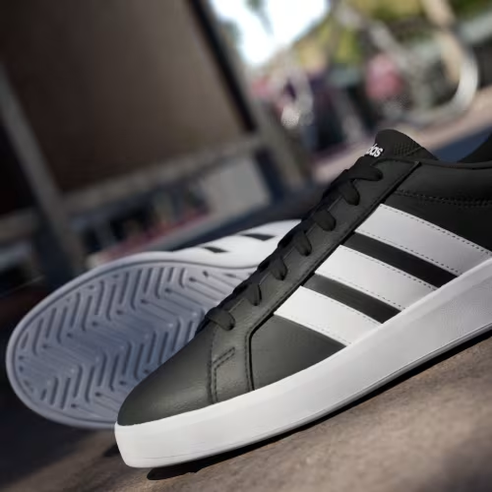 Outlet en Adidas: las ofertas con descuentos de hasta el 70% en zapatillas, ropa y camisetas oficiales, a un click