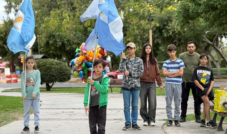 Las infancias dijeron presente en el acto de Malvinas: con banderas y respeto, homenajearon a los héroes sanjuaninos