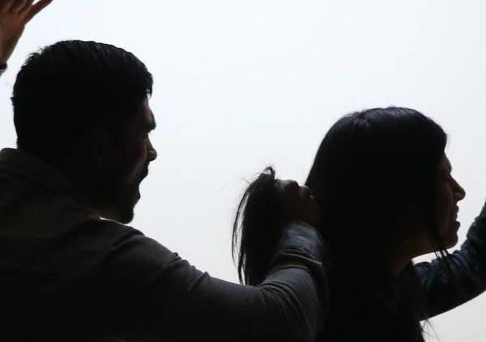 Condenan a dos años y dos meses de prisión efectiva a un joven por agredir a su pareja menor de edad