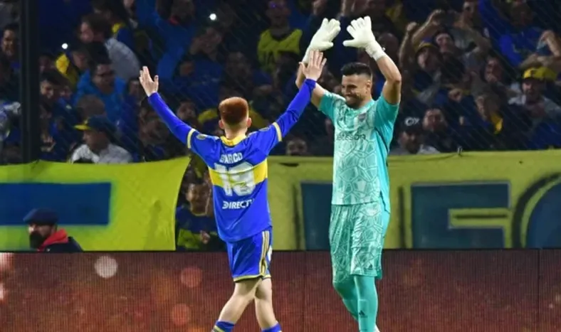 Boca sufrió ante Nacional pero fue efectivo en los penales y pasó a cuartos