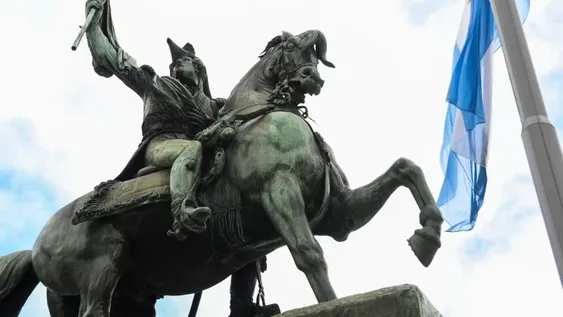 Manuel Belgrano, un prócer que creó la bandera con un acto de insubordinación