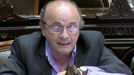El diputado Moreau permanece internado y su “evolución es buena”