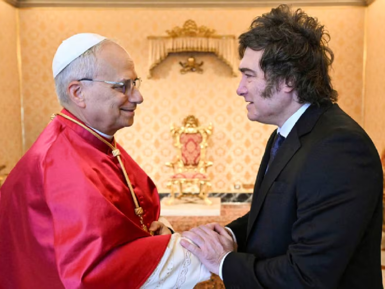 Javier Milei recibe al nuevo embajador del Vaticano y crece la expectativa por la visita de León XIV