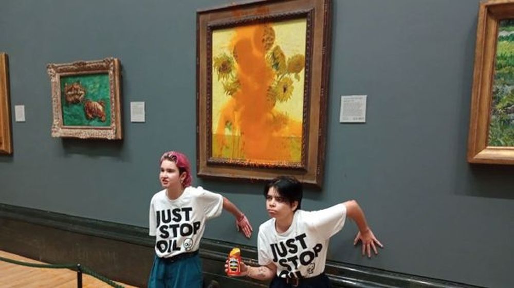 Activistas ecologistas arrojaron sopa sobre la pintura “Los girasoles” de Van Gogh