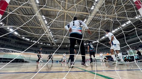 En juego. El Nacional Amateur de Futsal largó en el Velódromo y ahora se traslada al Cantoni.