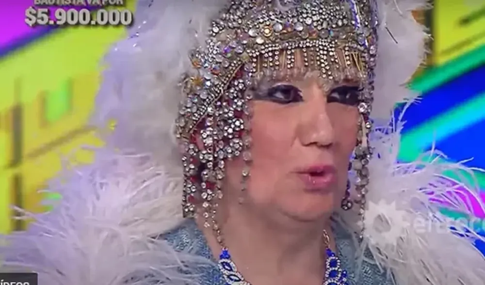 Un participante de 78 años fue vestido como vedette y sorprendió con su historia de vida