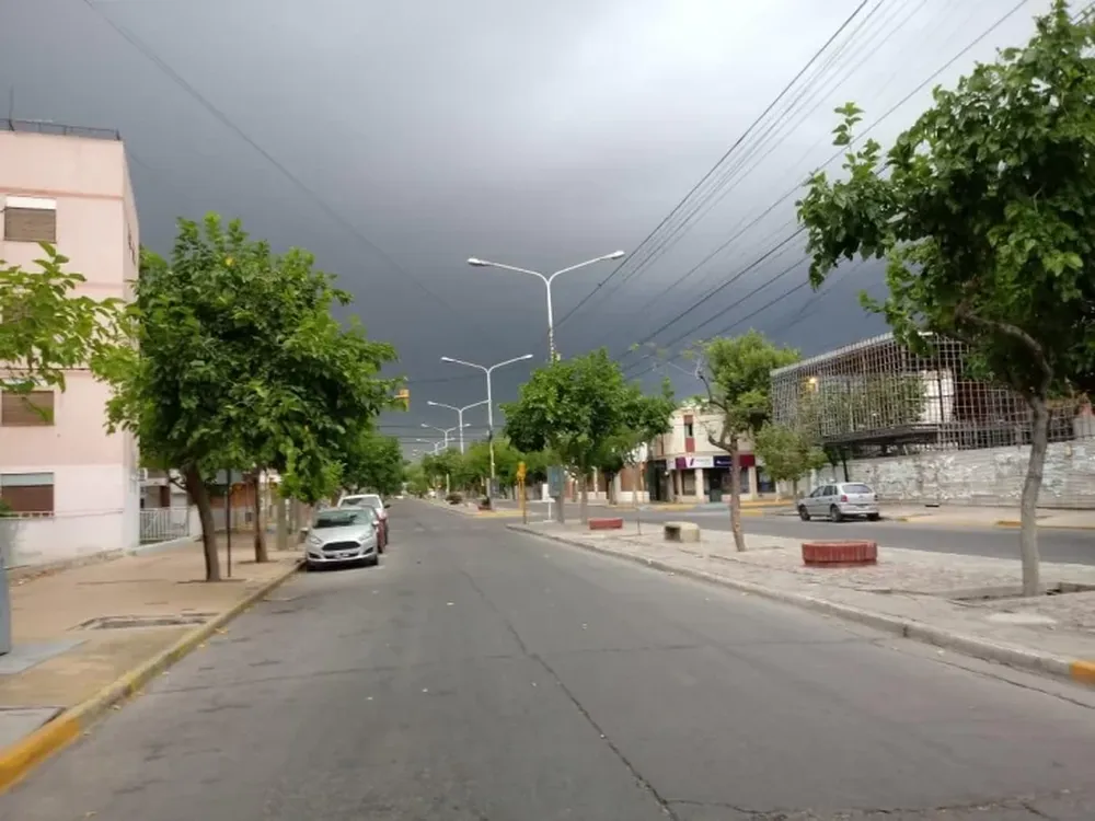 Con el alerta por tormentas aún vigente, la máxima llegará a los 34 grados