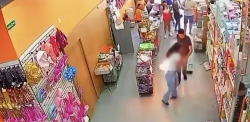 Le explotó el celular mientras lo tenía guardado en un bolsillo de su jeans y sufrió serias quemaduras