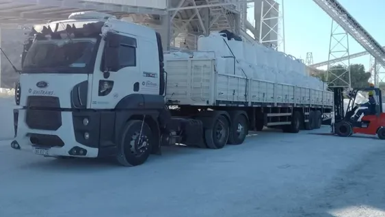 Faltan camiones nuevos de gran porte y hay preocupación en el sector minero