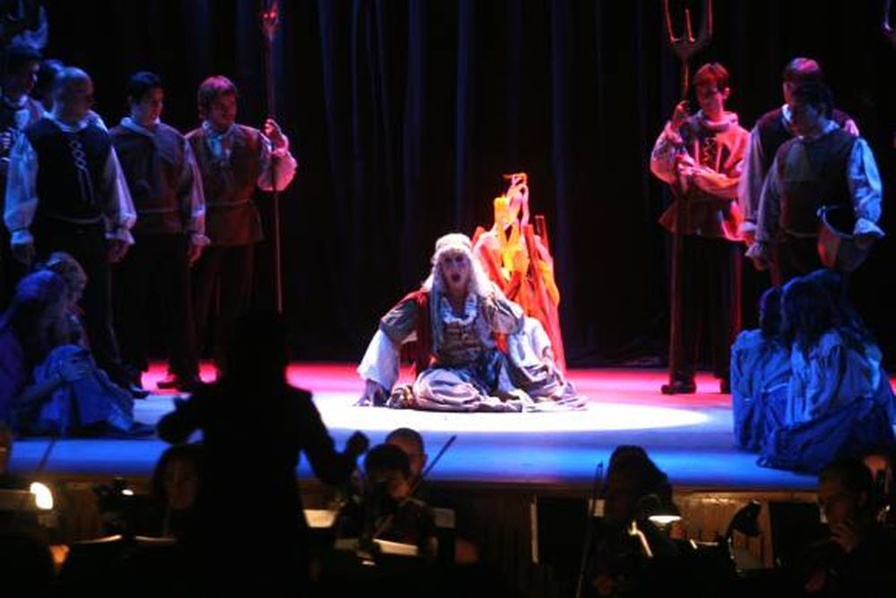 Culebrón lírico y ovacionado