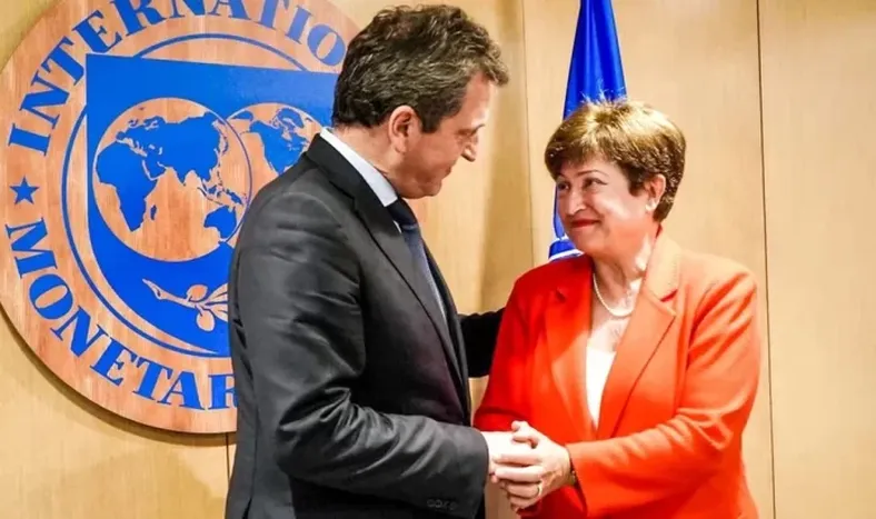 El directorio del FMI aprobó el desembolso de 7.500 millones de dólares para la Argentina