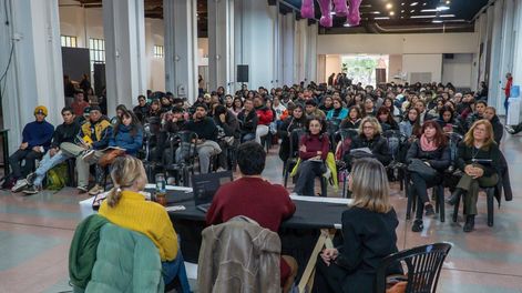 El primer Curso de Manipulación de Alimentos para jóvenes que brindó el Ministerio de Familia contó con una gran participación.