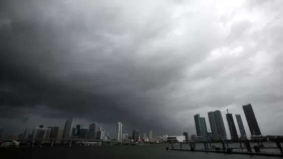 Así espera Miami la llegada del huracán Irma