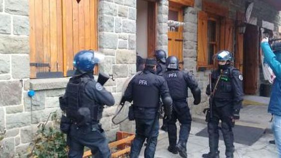 Tensión en Bariloche: ahora los mapuches tomaron la sede de Parques Nacionales