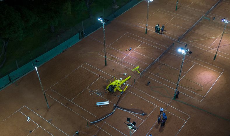 Accidente aéreo en Palermo - Foto:  Santiago Garcia Díaz - Clarín