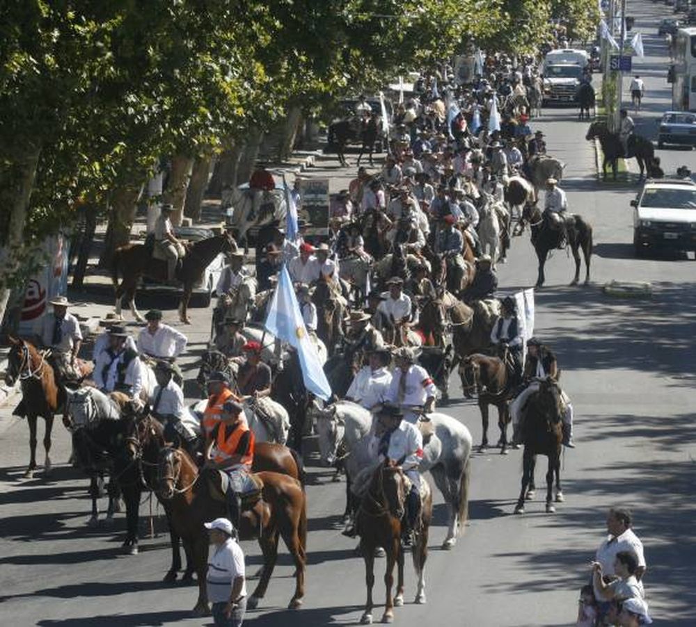 Muchas promesas y novatos en el arranque de la travesía