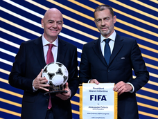 La UEFA aceptó la marcha atrás, pero le soltó la mano a Infantino