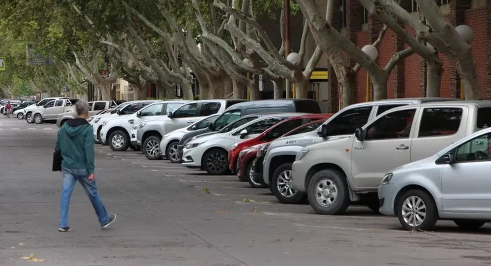El ranking de los peores hábitos al estacionar el auto en el centro sanjuanino