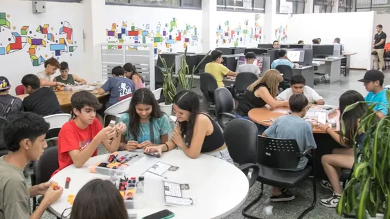 INICIO. El verano pasado se dictó el primer taller gratuito de robótica para que los chicos se acercaran a la tecnología.