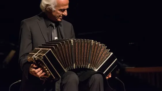 “Hay mucho material humano en el tango, pero faltan espacios”