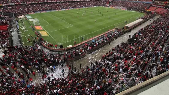 Alertan posibles casos de dengue en el plantel de Colón de Santa Fe