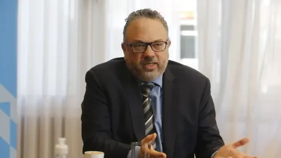 Alberto usó la lapicera, echó de un plumazo a Kulfas y nombró a Scioli