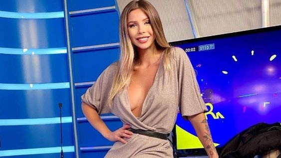 Romina Malaspina lució lencería de encaje rosa y tiró un disparador polémico: “¿Caliente o frío?”