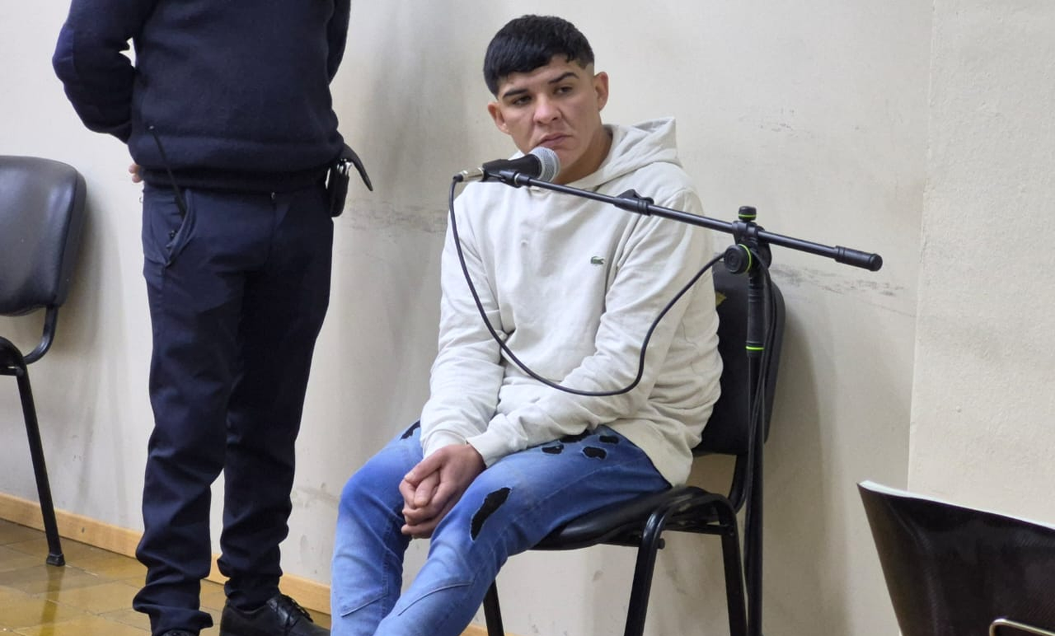 Con la condena impuesta, al joven le quedan por cumplir tres años y seis meses de cárcel, debido a que permanece detenido desde noviembre de 2025.