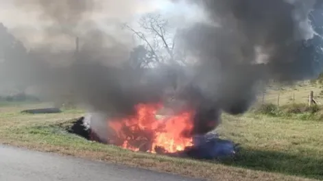 Dos personas murieron calcinadas luego de volcar con su auto en Ruta 2