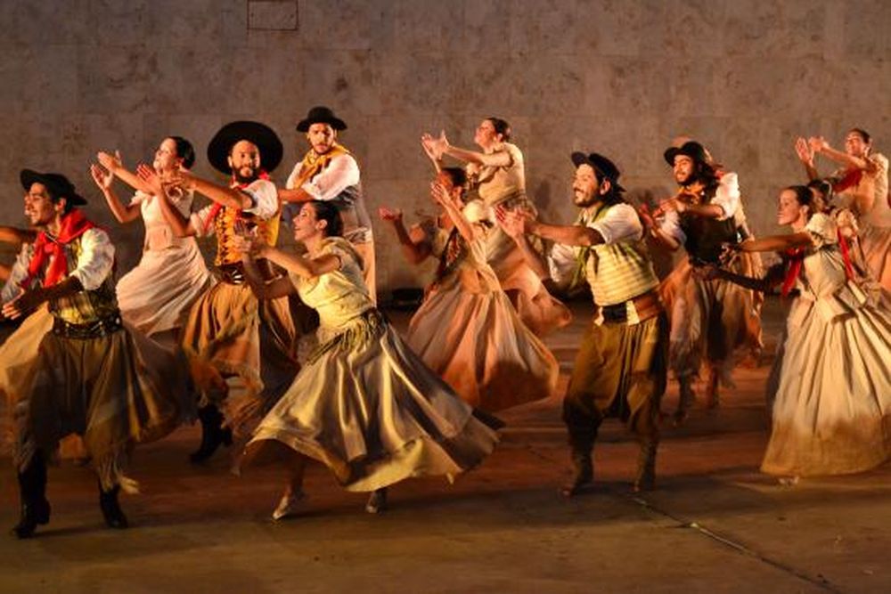 Noche de San Juan en Cosquín: una de cal y una de arena