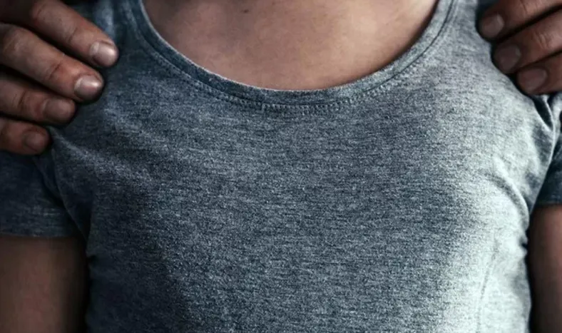 Tres años de prisión condicional para un hombre que atacó en más de una ocasión a una menor