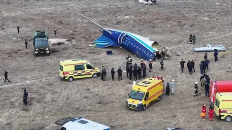 Un avión de Azerbaijan Airlines se estrelló en el oeste de Kazajistán: al menos 39 muertos