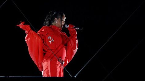 El impactante show de Rihanna embarazada en el entretiempo de la gran final entre Kansas City Chiefs y Philadelphia Eagles