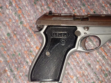 La Policía secuestró una pistola Bersa calibre 22 que habría sido descartada después del episodio y analiza cómo ingresó al establecimiento.