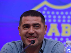 Riquelme estaría interesado en un mediocampista ofensivo de Argentinos Juniors para Boca. Riquelme estaría interesado en un mediocampista ofensivo de Argentinos Juniors para Boca.
