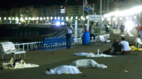 El gobierno francés eleva a 84 muertos el ataque terrorista con un camión
