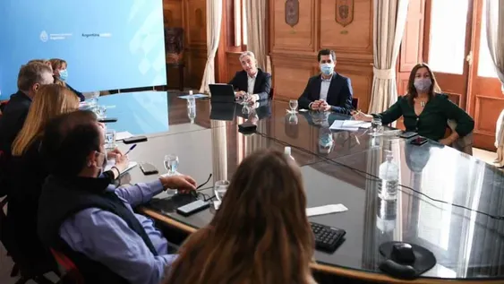 Ministros analizaron con gobernadores las restricciones para viajes al exterior