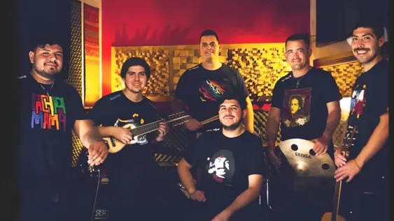 LA NUEVA VERSIÓN de Whipala: Marcelo Páez, Gonzalo Colón, Mirko Mortensen,Kevin Soria, Franco Muñoz y Marcos Esis.