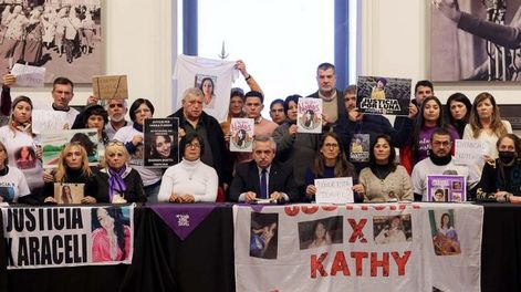 Alberto Fernández recibió a familiares de víctimas de femicidios