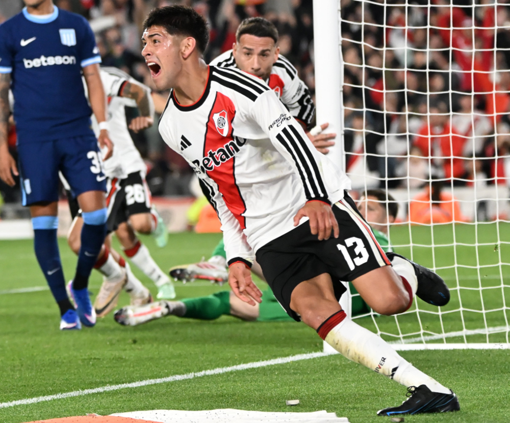 Lautaro Rivero convirtió de cabeza el único gol del encuentro a los 33 minutos del primer tiempo.