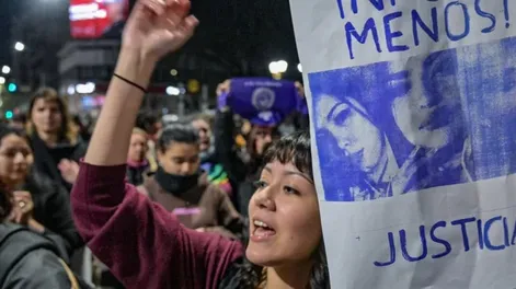 Son muchas las aristas desde donde se puede observar, debatir y tomar medidas ante hechos como las de tres chicas asesinadas en La Matanza, provincia de Buenos Aires, producto del accionar de bandas narcocriminales. La educación desde la familia y el accionar del Estado deben ser una obligación.