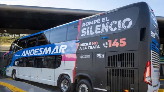 Mañana, un colectivo ploteado contra la trata de personas permanecerá estacionado frente al Centro Cívico.