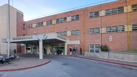 Una adolescente de 13 años jugaba con un arma y se disparó por accidente en la cabeza