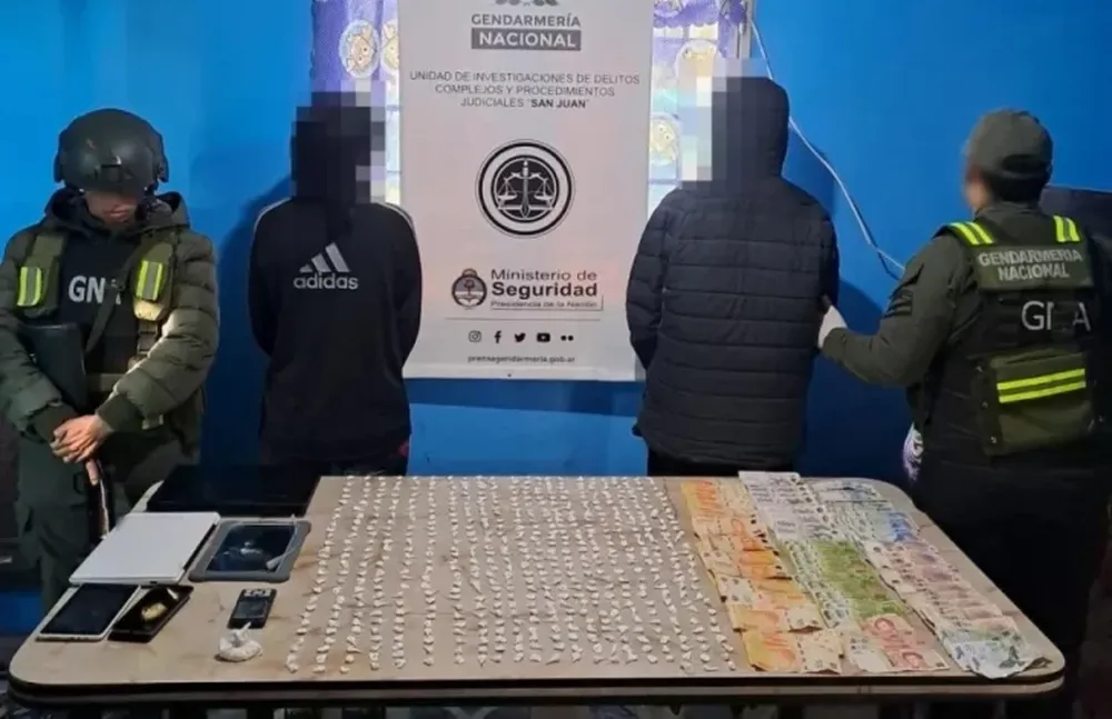 Dos detenidos y 581 dosis de cocaína incautada durante un allanamiento en Pocito