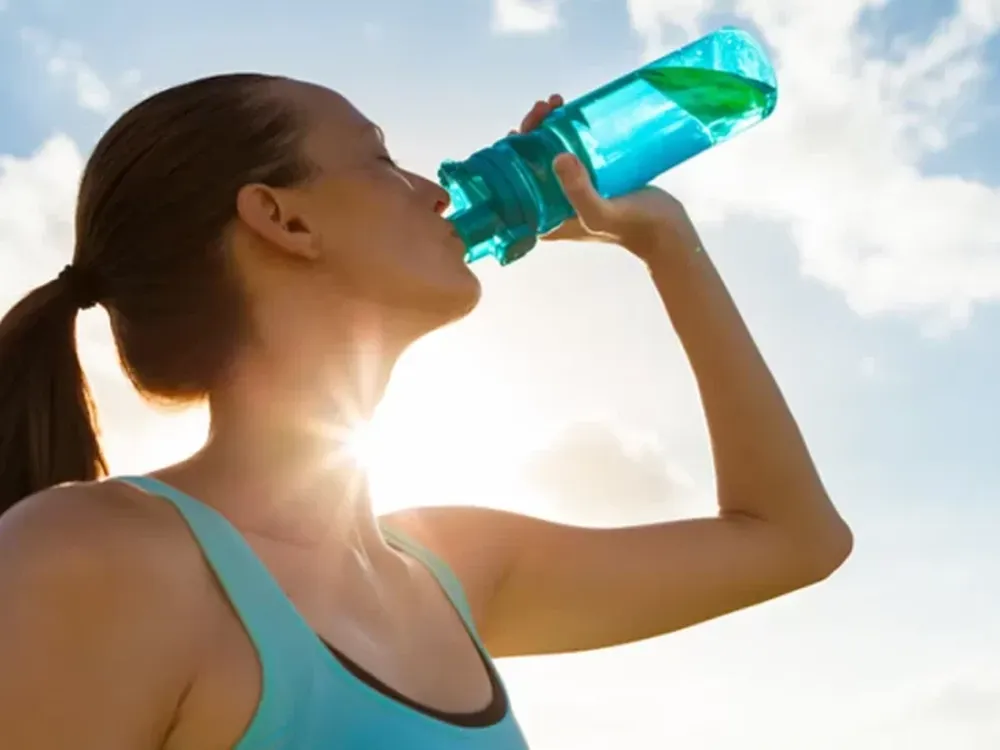 Cómo desinfectar la botella que usamos para tomar agua