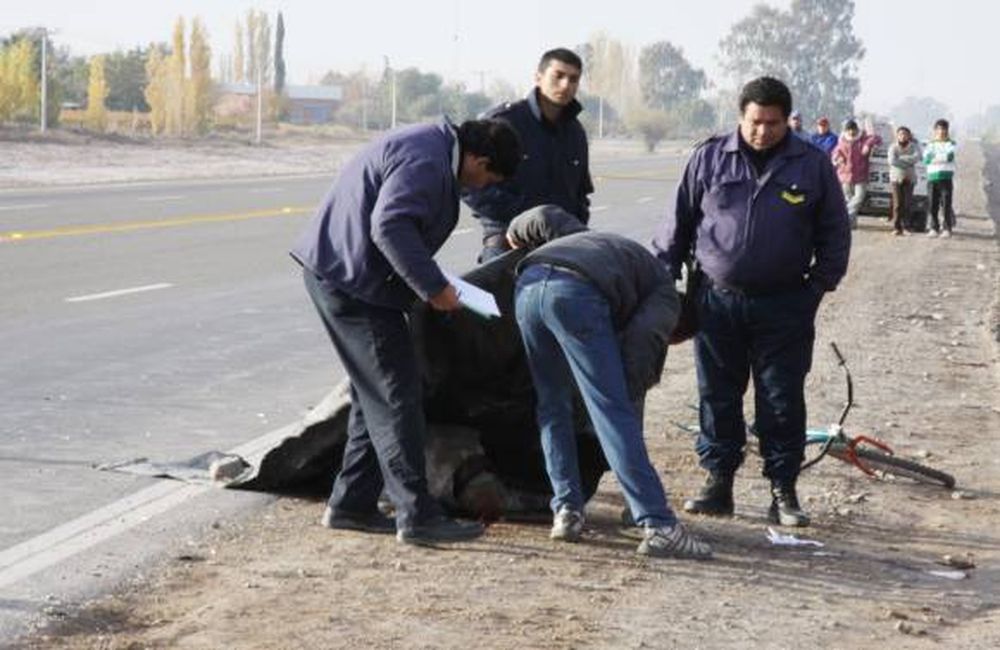 Matan a un ciclista en ruta 40 y lo dejan abandonado