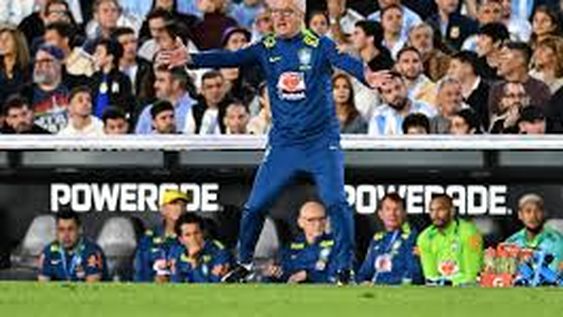 Echaron a Dorival Jr.