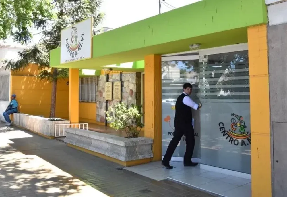 Abusó 3 veces de su hijastra menor de edad y fue condenado, pero no irá a prisión